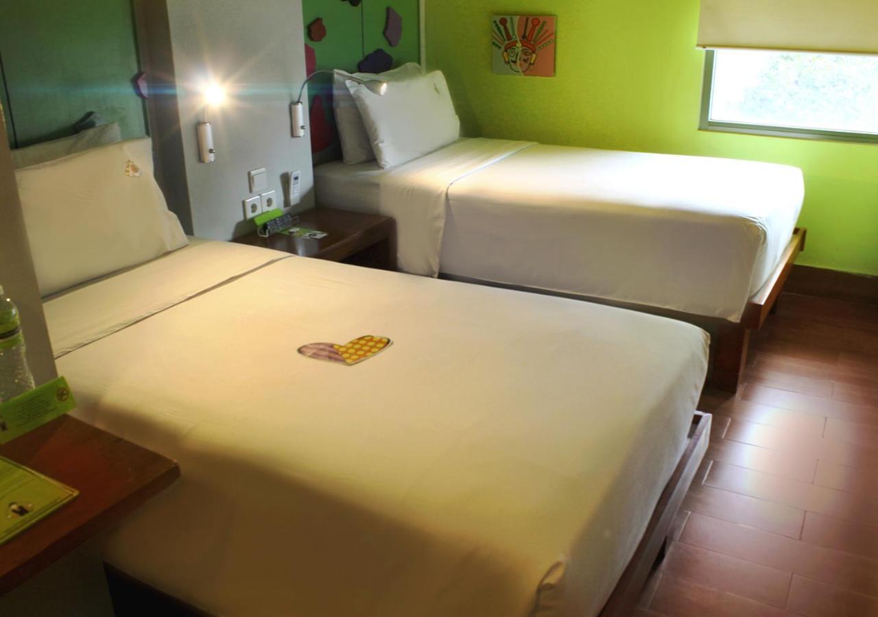 Maxonehotels.Com At Sabang Jakarta Exterior photo
